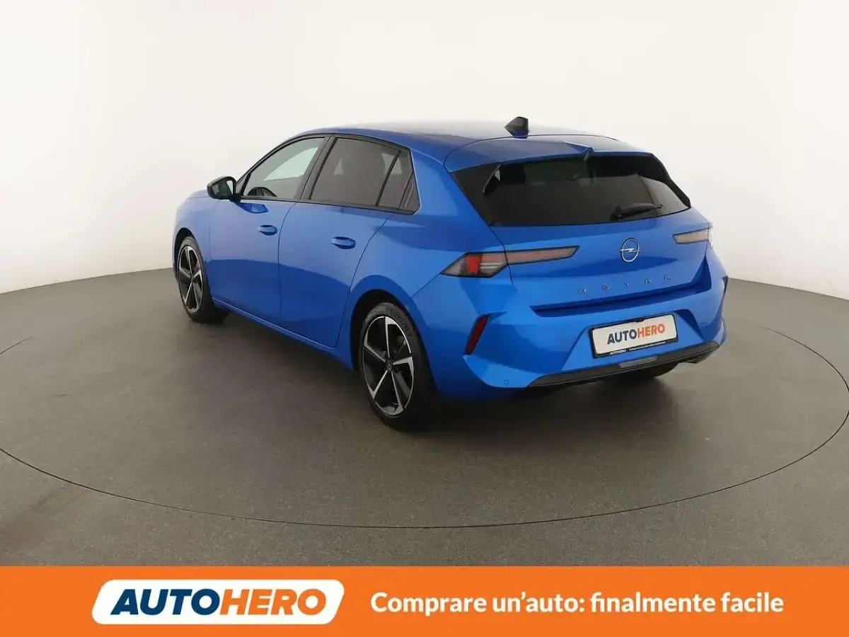 Usata Opel Astra Elegance 131 CV (96 kW) 2023 Blu/azzurro Utilitaria