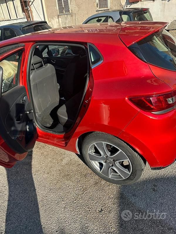Rosso Usata 2014 Renault Clio IV Tre volumi | 5500 € (Ottimo prezzo) - Immagine 1/4