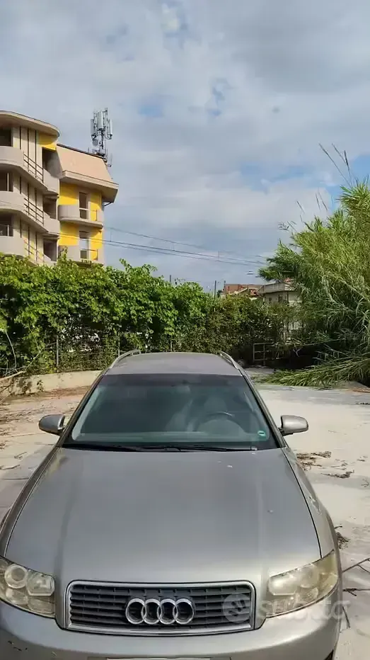 Usata Audi A4 130 CV (95 kW) 2002 Grigio Station wagon