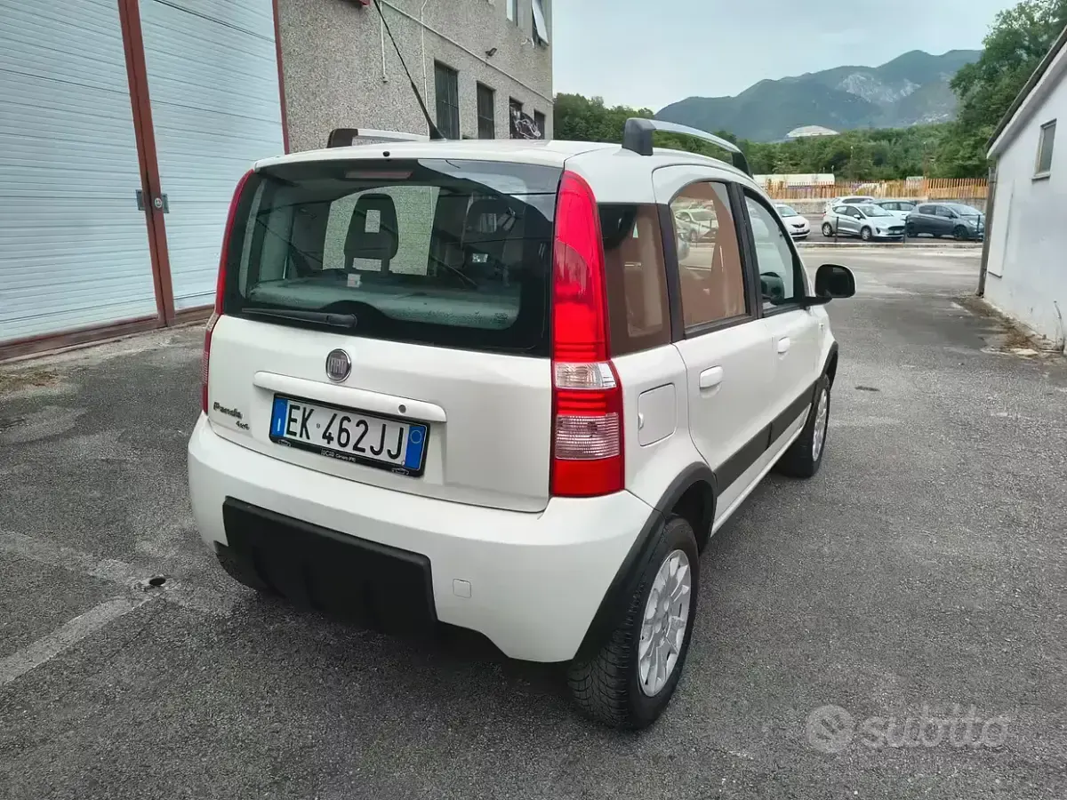 Usata Fiat Panda 4x4 Climbing 69 CV (50 kW) 2011 Bianco Utilitaria