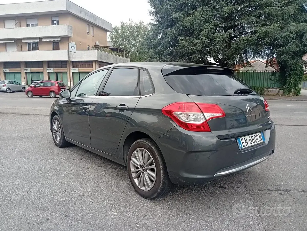 Usata Citroën C4 Attraction 92 CV (67 kW) 2012 Grigio Berlina