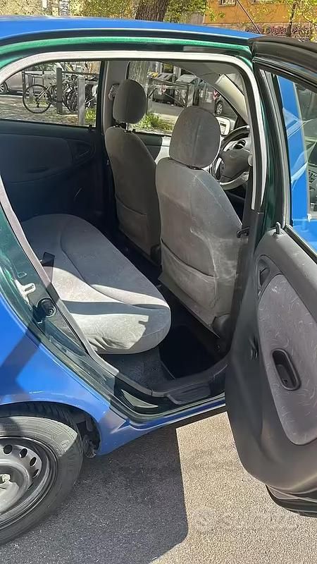 Usata Toyota Yaris 1999 Blu Berlina