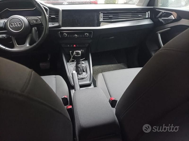 Usata Audi A1 129 CV (94 kW) 2023 Grigio SUV