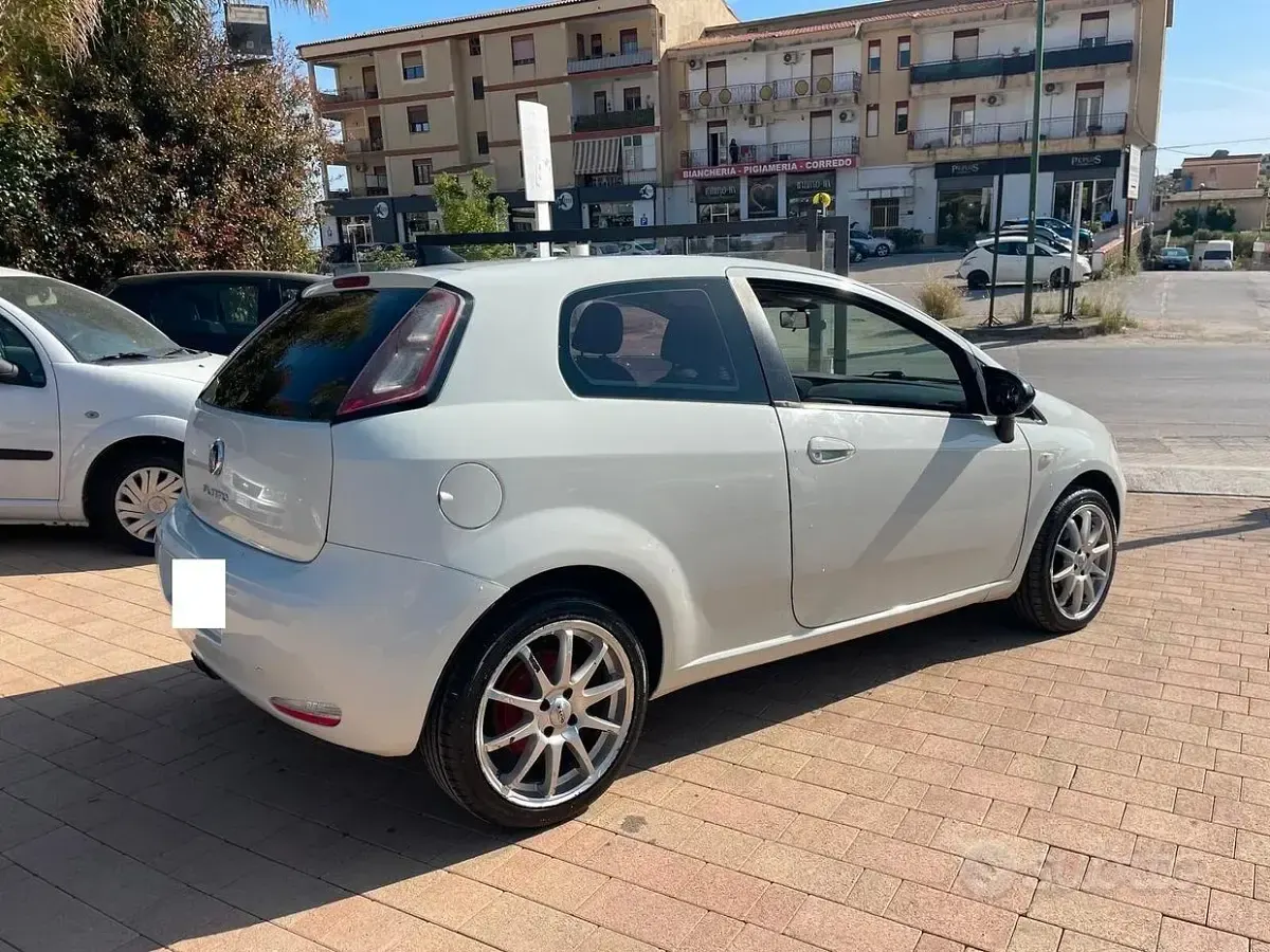 Usata Fiat Grande Punto Sport 75 CV (55 kW) 2012 Bianco Utilitaria