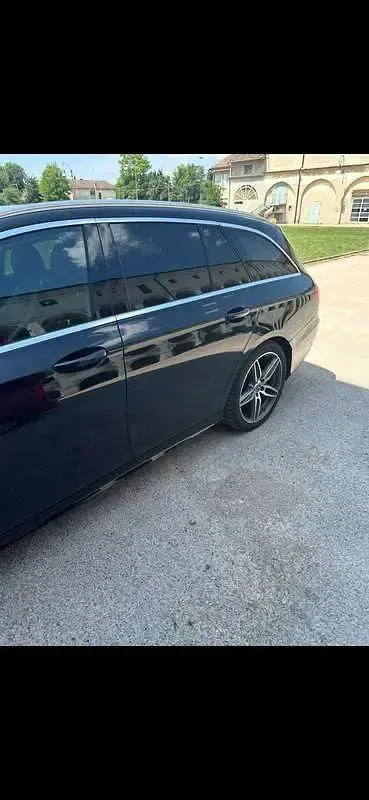 Usata Mercedes E220 AMG line 194 CV (142 kW) 2017 Nero Station wagon