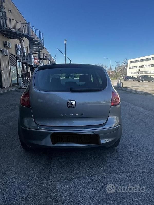 Usata Seat Altea Stylance 105 CV (77 kW) 2007 Grigio Monovolume
