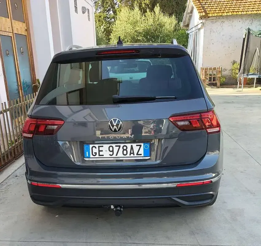 Usata VW Tiguan Life 122 CV (89 kW) 2021 Grigio SUV