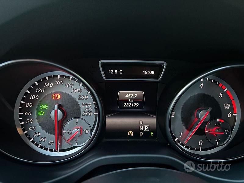 Usata Mercedes GLA200 Executive 136 CV (100 kW) 2015 Nero SUV