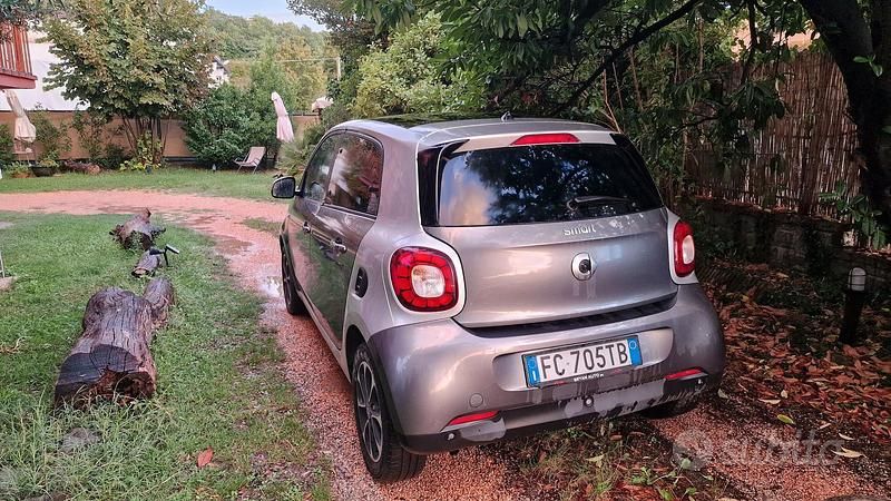 Begagnad Smart ForFour 71 HK (52 kW) 2016 Halvkombi