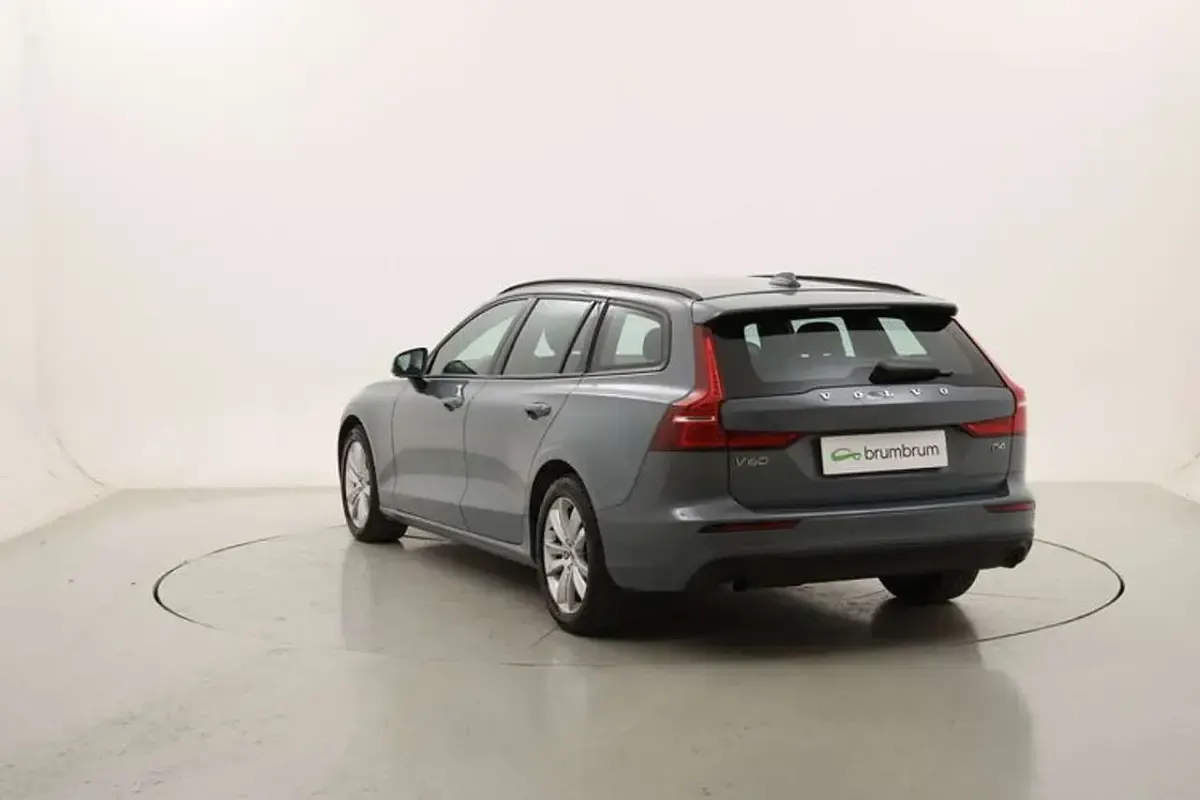 Usata Volvo V60 Business Edition 197 CV (144 kW) 2021 Grigio Station wagon
