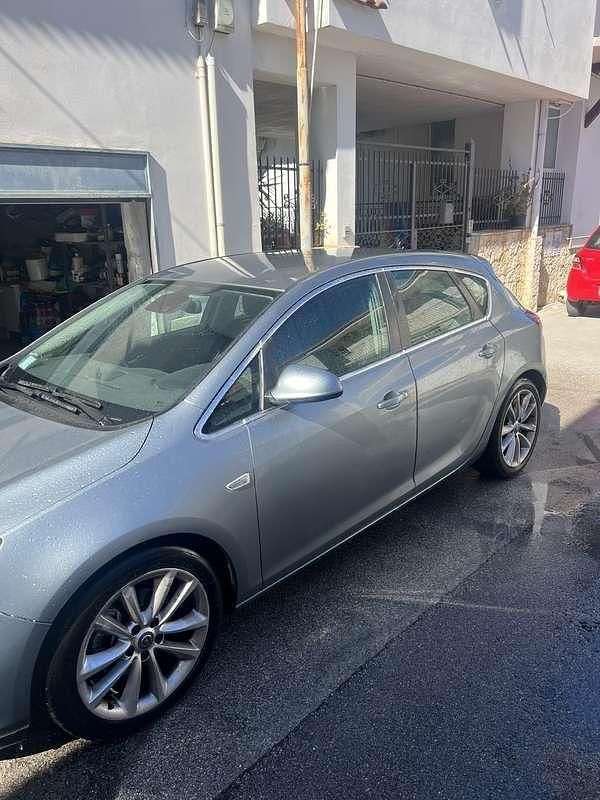 Usata Opel Astra Cosmo 131 CV (96 kW) 2010 Berlina