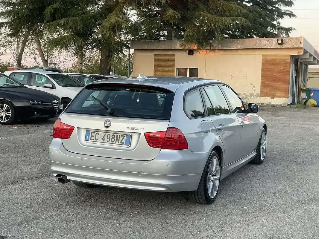 Begagnad BMW 320 Sport Line 184 HK (135 kW) 2010 Grå Kombi