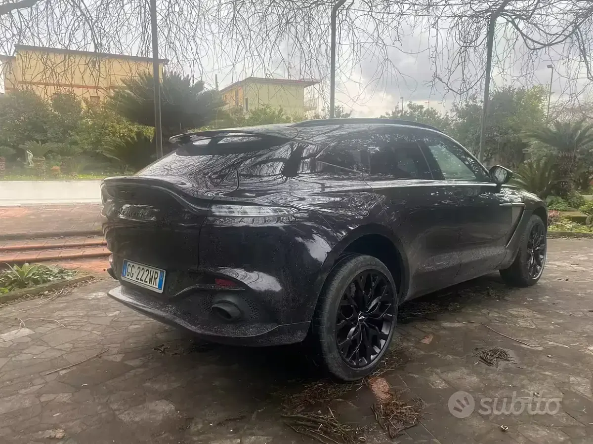 Usata Aston Martin DBX 551 CV (405 kW) 2021 Nero SUV