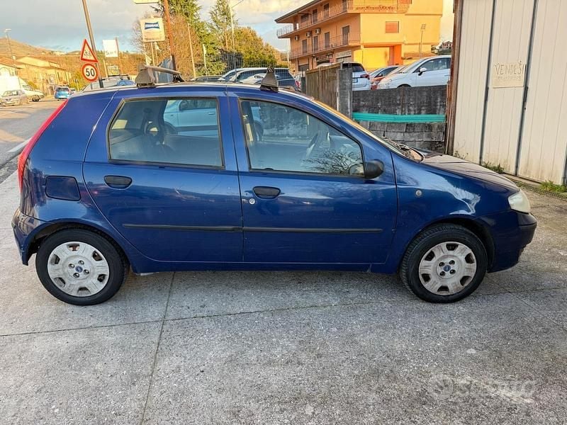 Usata Fiat Punto Dynamic 59 CV (43 kW) 2004 Blu Utilitaria