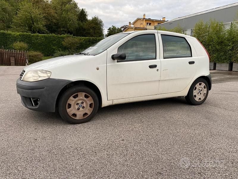 Usata 2005 Fiat Punto Utilitaria | 800 € (Super prezzo) - Immagine 1/4