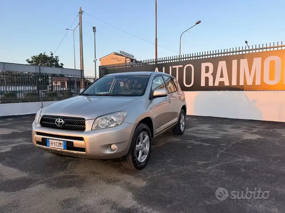 Usata Toyota RAV4 158 CV (116 kW) 2011 SUV