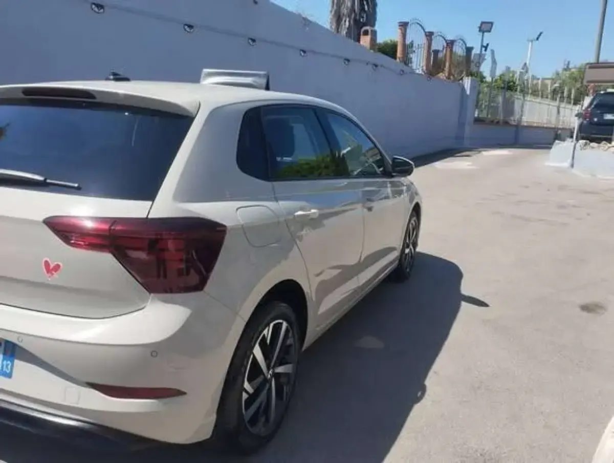 Usata VW Polo Trendline 60 CV (44 kW) 2023 Beige Utilitaria