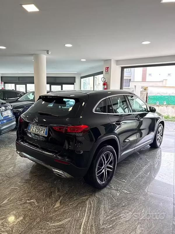 Usata Mercedes GLA200 150 CV (110 kW) 2020 Nero SUV