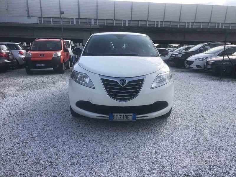 Usata Lancia Ypsilon 69 CV (50 kW) 2013 Bianco Utilitaria