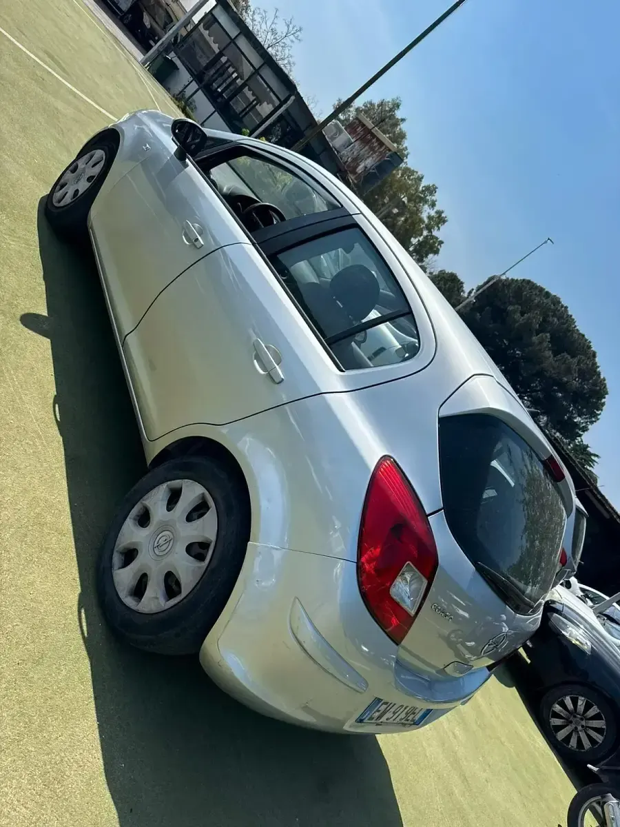 Usata Opel Corsa Edition 75 CV (55 kW) 2014 Argento Utilitaria
