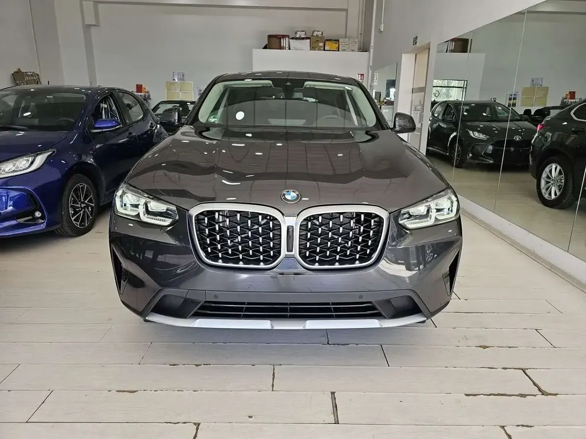 Usata BMW X4 Efficient Dynamics 190 CV (139 kW) 2023 Grigio SUV
