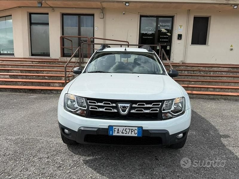 Usata Dacia Duster Lauréate 110 CV (80 kW) 2015 Bianco SUV