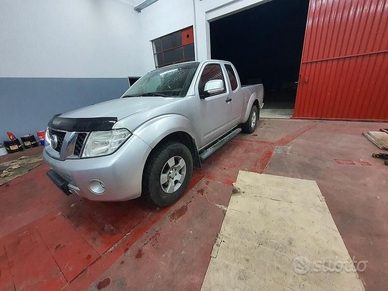 Usata Nissan Navara 190 CV (139 kW) 2011 Grigio Pick-up