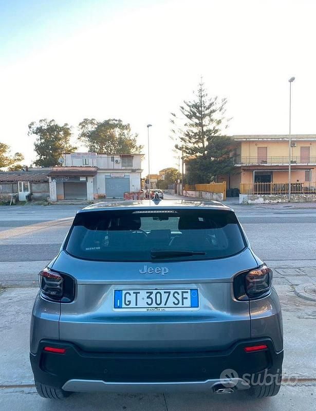 Usata Jeep Avenger Altitude 101 CV (74 kW) 2024 Grigio SUV