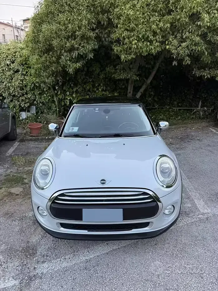 Usata Mini Cooper D 116 CV (85 kW) 2015 Giallo Utilitaria