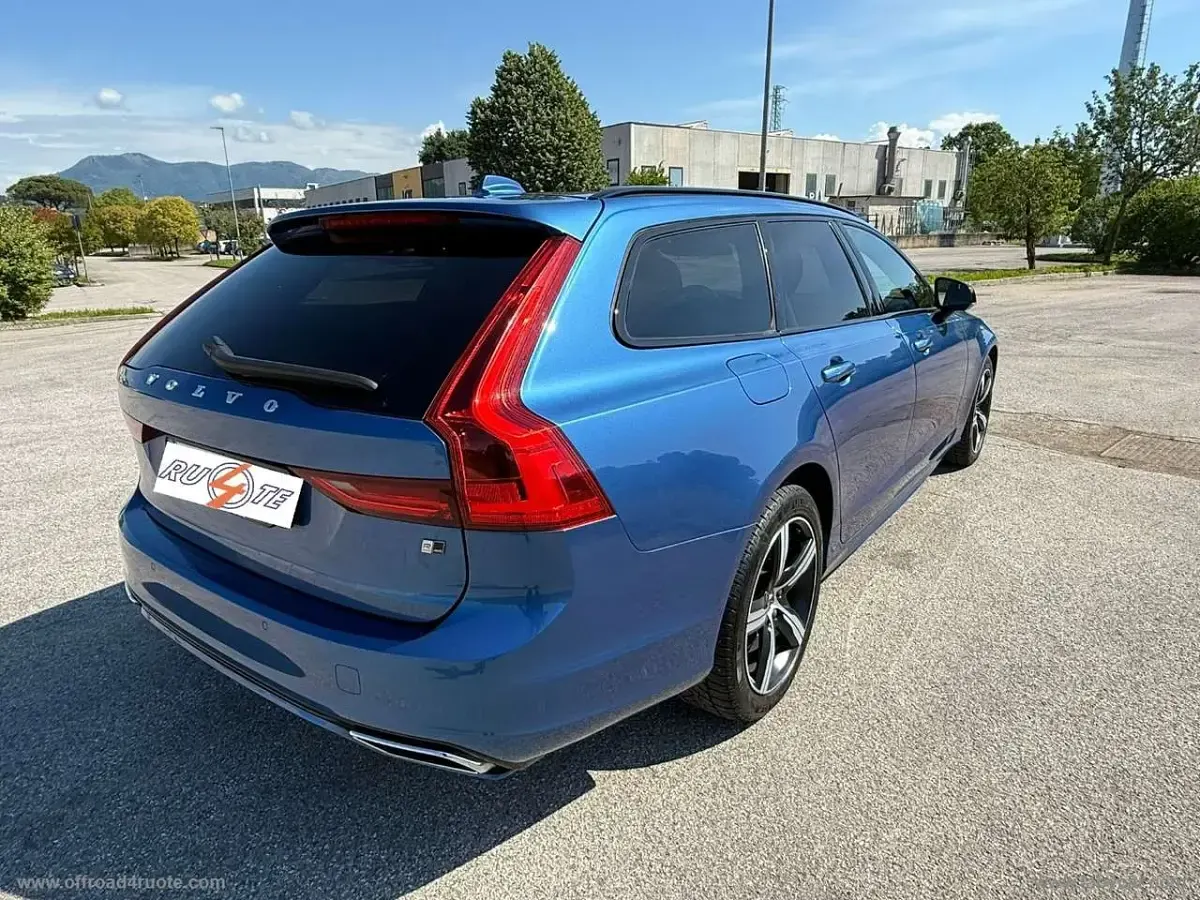 Usata Volvo V90 R-Design 235 CV (172 kW) 2020 Blu/azzurro Station wagon