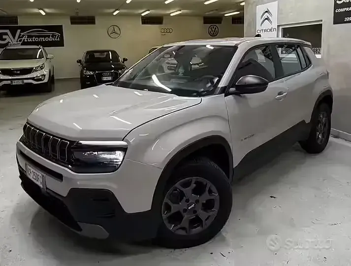 Occasion Jeep Avenger Summit 101 PK (74 kW) 2023 Beige SUV