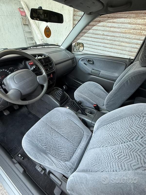 Usata Suzuki Grand Vitara 94 CV (69 kW) 2001 Grigio Station wagon