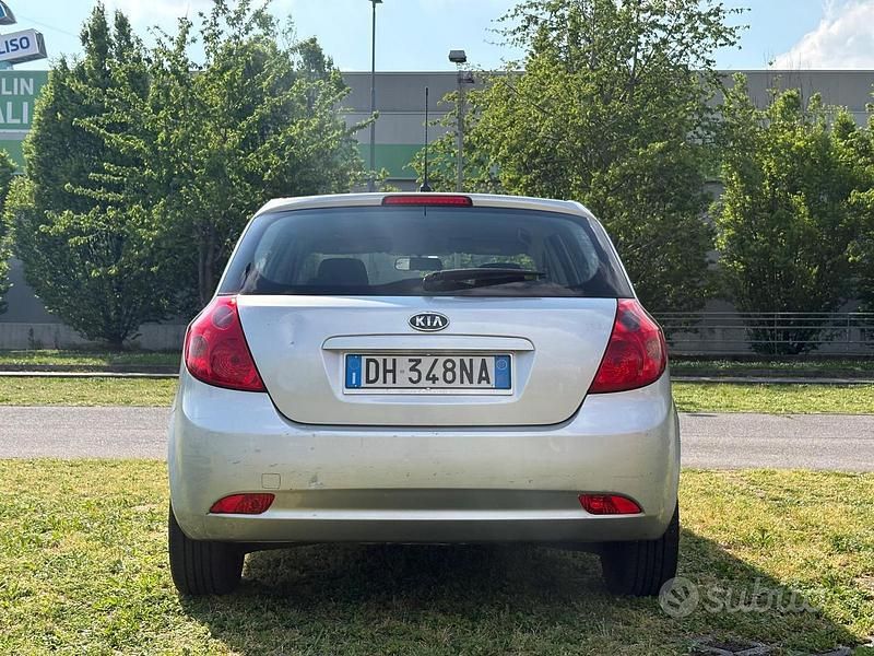 Usata Kia Ceed 90 CV (66 kW) 2007 Grigio Utilitaria
