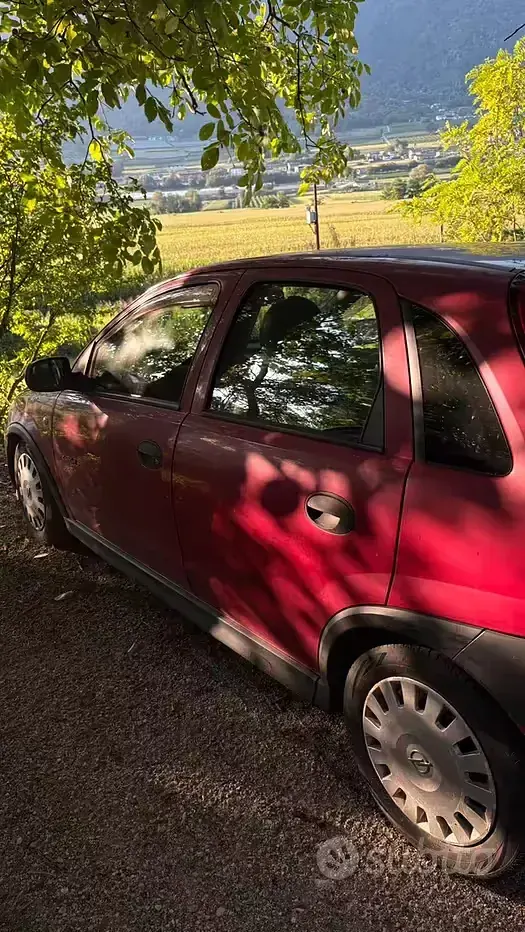 Usata Opel Corsa 58 CV (42 kW) 2002 Rosso Utilitaria