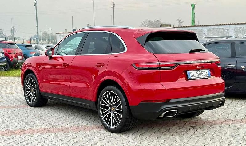 Usata Porsche Cayenne 340 CV (250 kW) 2022 Rosso SUV