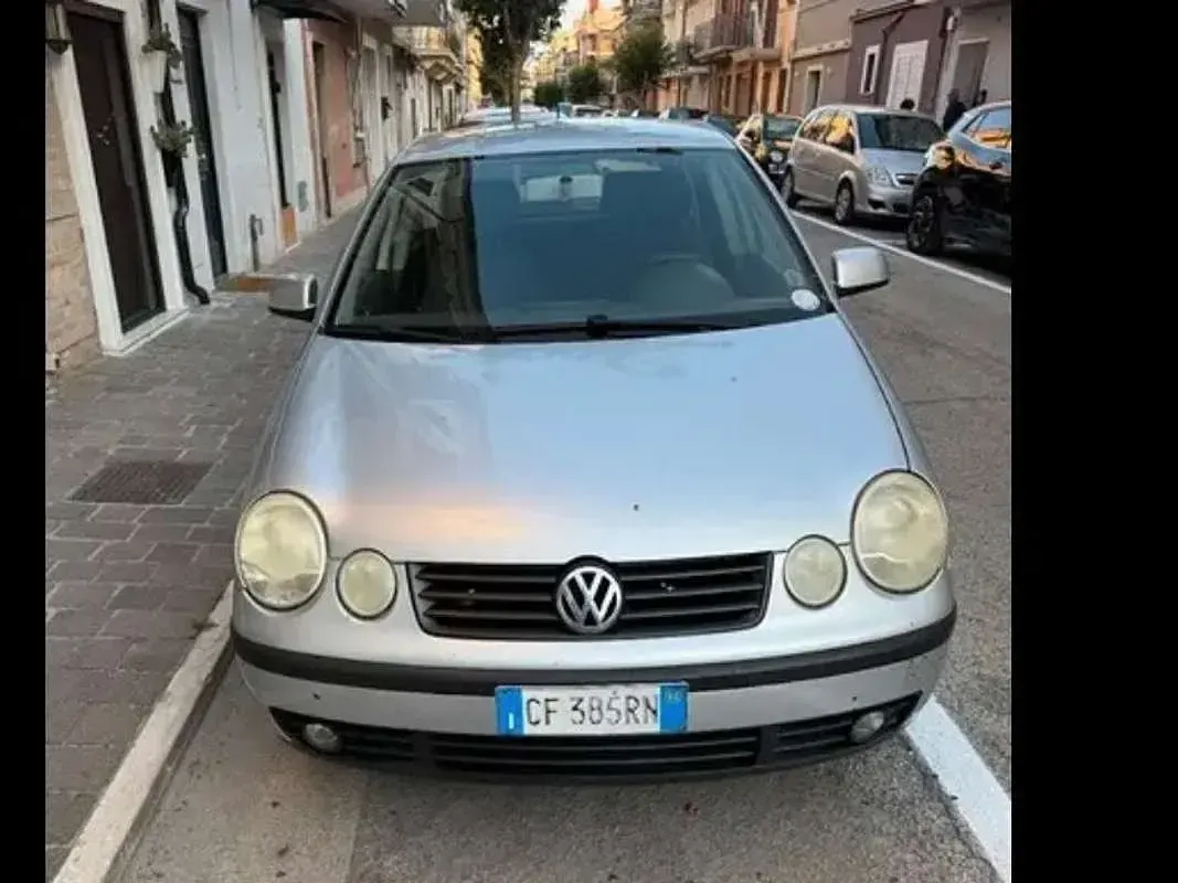 Usata VW Polo Trendline 64 CV (47 kW) 2003 Grigio Utilitaria