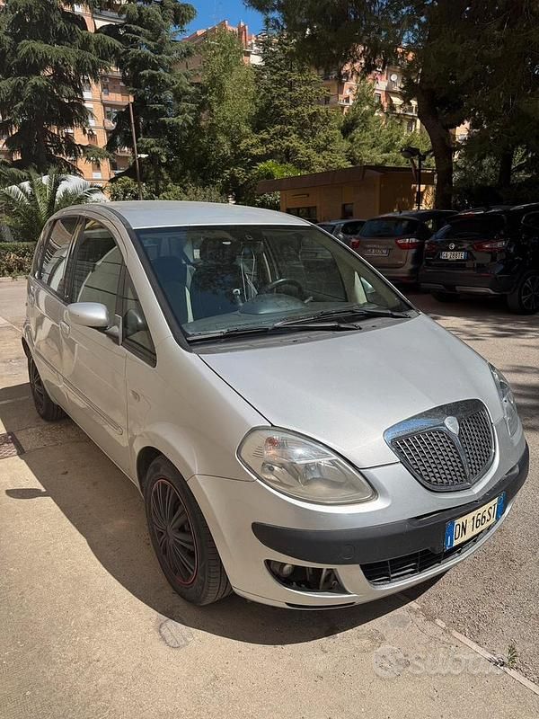 Usata Lancia Musa 90 CV (66 kW) 2008 Grigio Monovolume