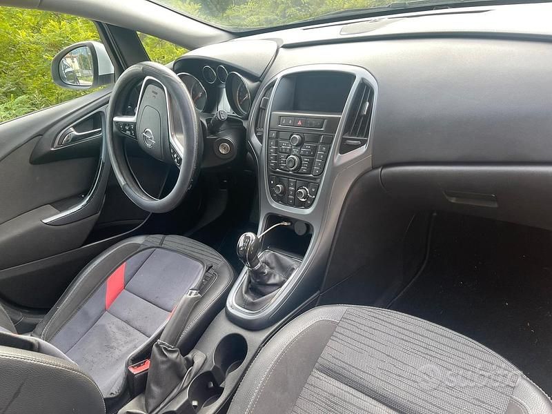 Usata Opel Astra 110 CV (80 kW) 2014 Station wagon