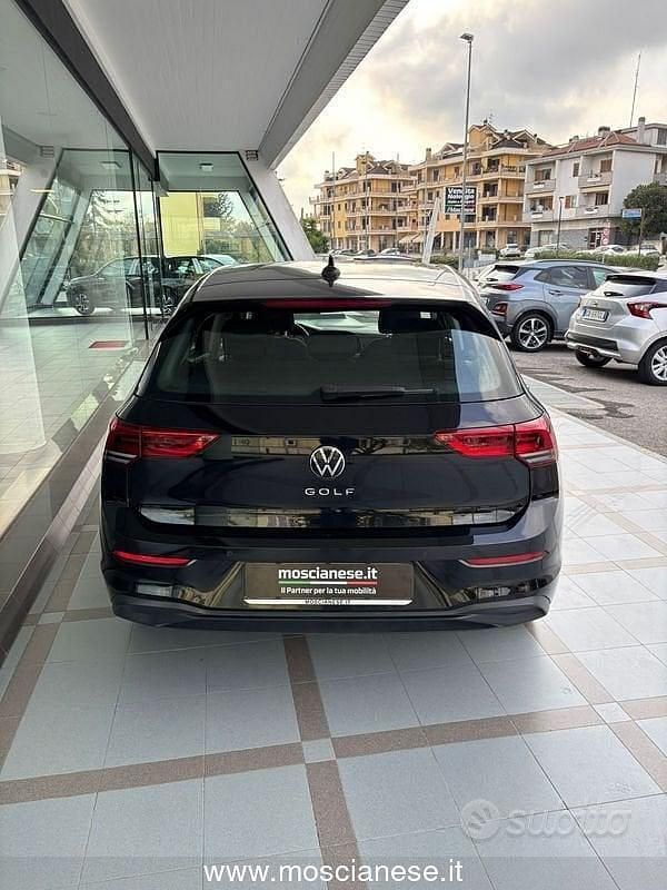 Begagnad VW Golf VII Life 116 HK (85 kW) 2021 Svart Halvkombi