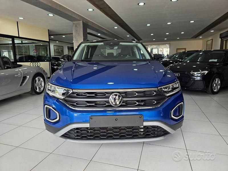 Usata VW T-Roc Life 116 CV (85 kW) 2022 Blu SUV