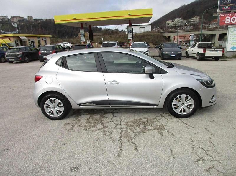 Usata Renault Clio IV Business 90 CV (66 kW) 2019 Argento Berlina