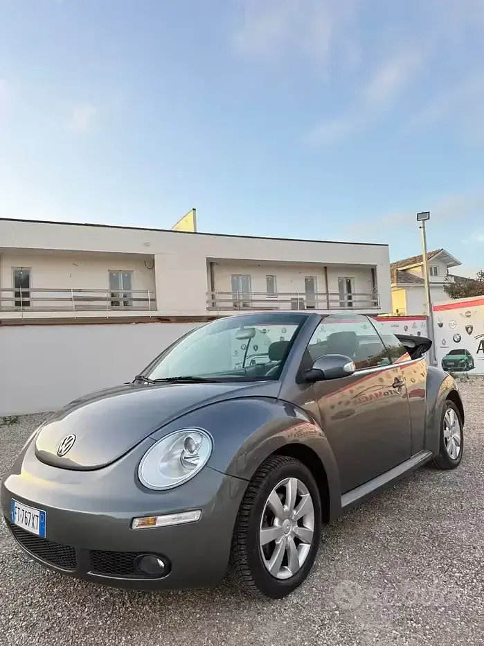 Usata VW New Beetle 105 CV (77 kW) 2006 Grigio Utilitaria