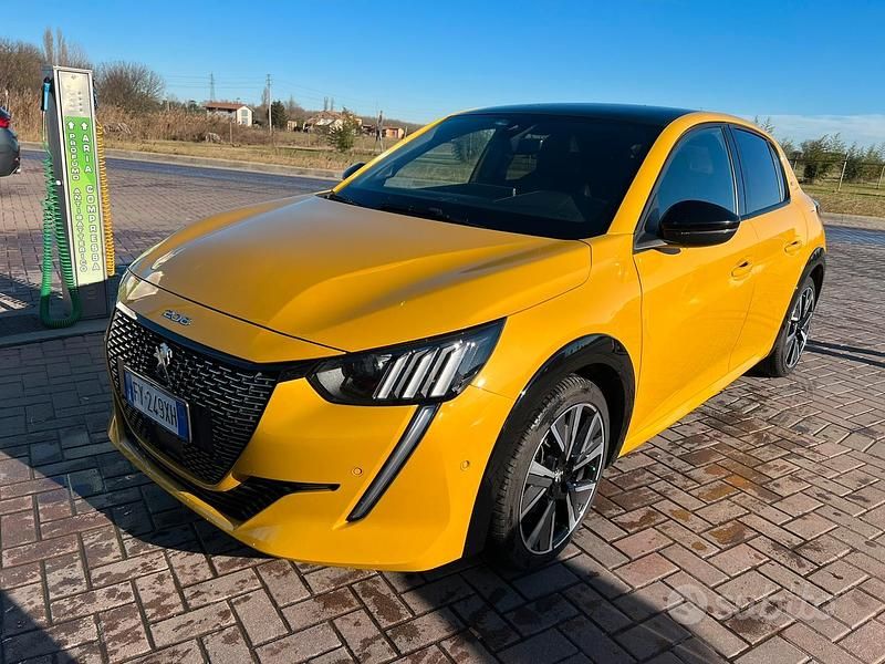 Usata Peugeot 208 GT-line 131 CV (96 kW) 2019 Utilitaria