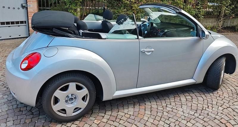 Usata VW New Beetle 102 CV (75 kW) 2008 Grigio Utilitaria