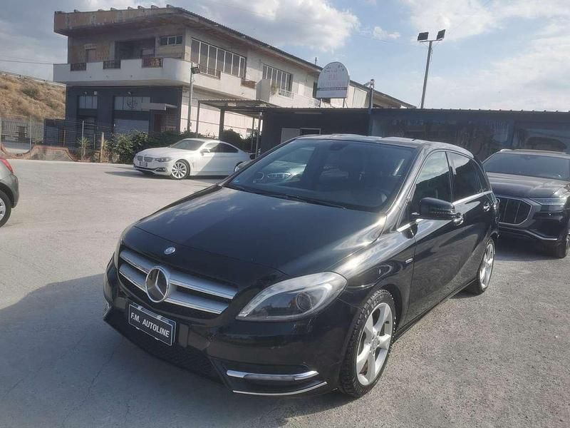 Nero Usata 2012 Mercedes B200 Premium Monovolume | 8990 € (Buon prezzo) - Immagine 1/4
