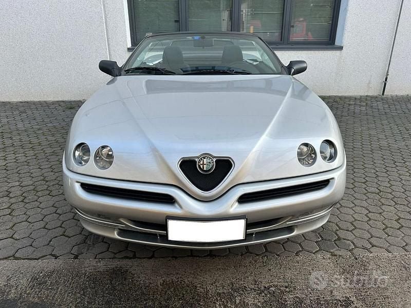 Usata Alfa Romeo Spider 144 CV (105 kW) 1998 Grigio Cabrio