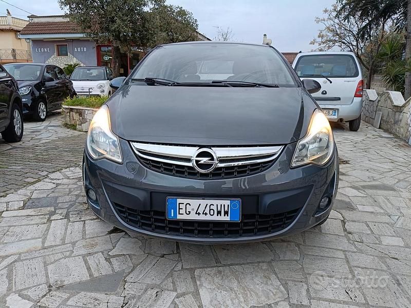 Usata Opel Corsa 75 CV (55 kW) 2011 Grigio Utilitaria