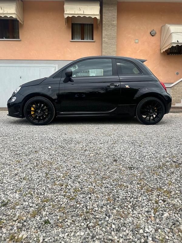 Usata Abarth 695 Competizione 180 CV (132 kW) 2024 Nero Utilitaria