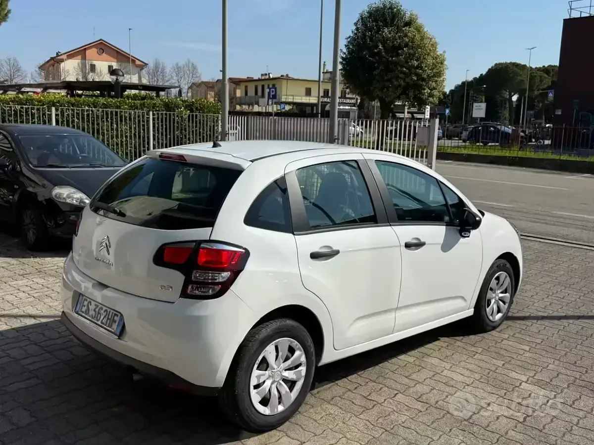 Begagnad Citroën C3 Attraction 68 HK (50 kW) 2013 Vit Van