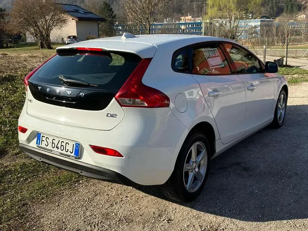 Usata Volvo V40 Business Edition 120 CV (88 kW) 2018 Bianco Berlina